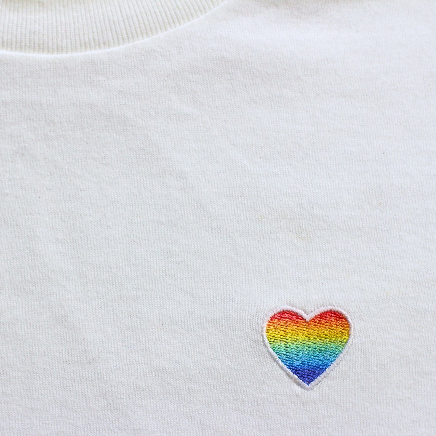 Premium Shirt - Herz - Queer (Bestickt)