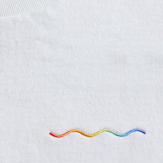 Premium Shirt - Welle - Queer (Bestickt)