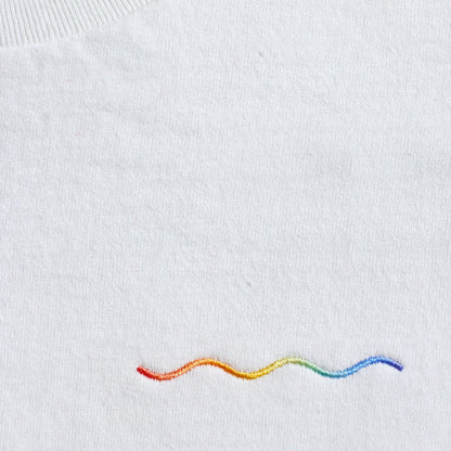 Premium Shirt - Welle - Queer (Bestickt)