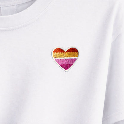 Premium Shirt - Herz - Lesbisch (Bestickt)